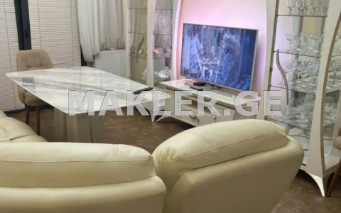  იყიდება 4 ოთახიანი  ბინა ორთაჭალაში  არტურ ლაისტის ქუჩაზე 