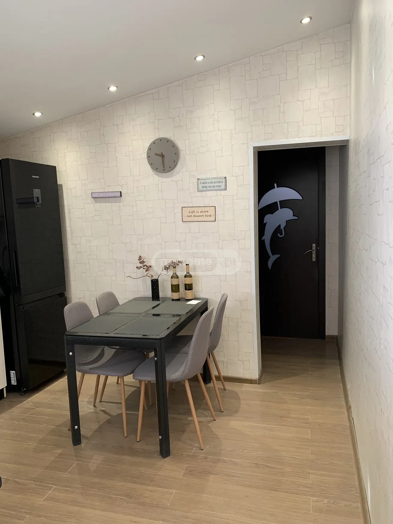  ქირავდება 3 ოთახიანი  ბინა საბურთალოზე  ბერბუკის ქუჩაზე 