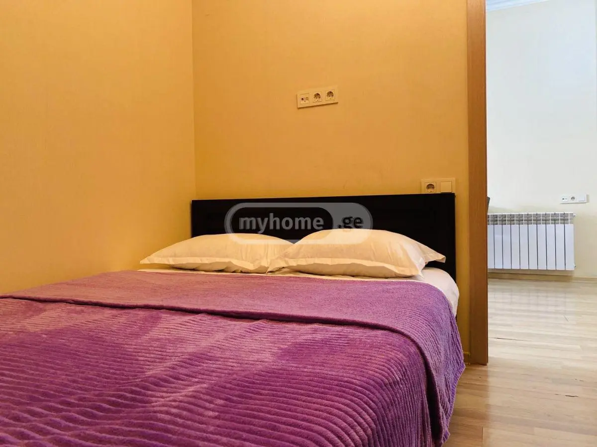  Продается 3 комнатная  Квартира в Сабуртало  на пл. Саакадзе 