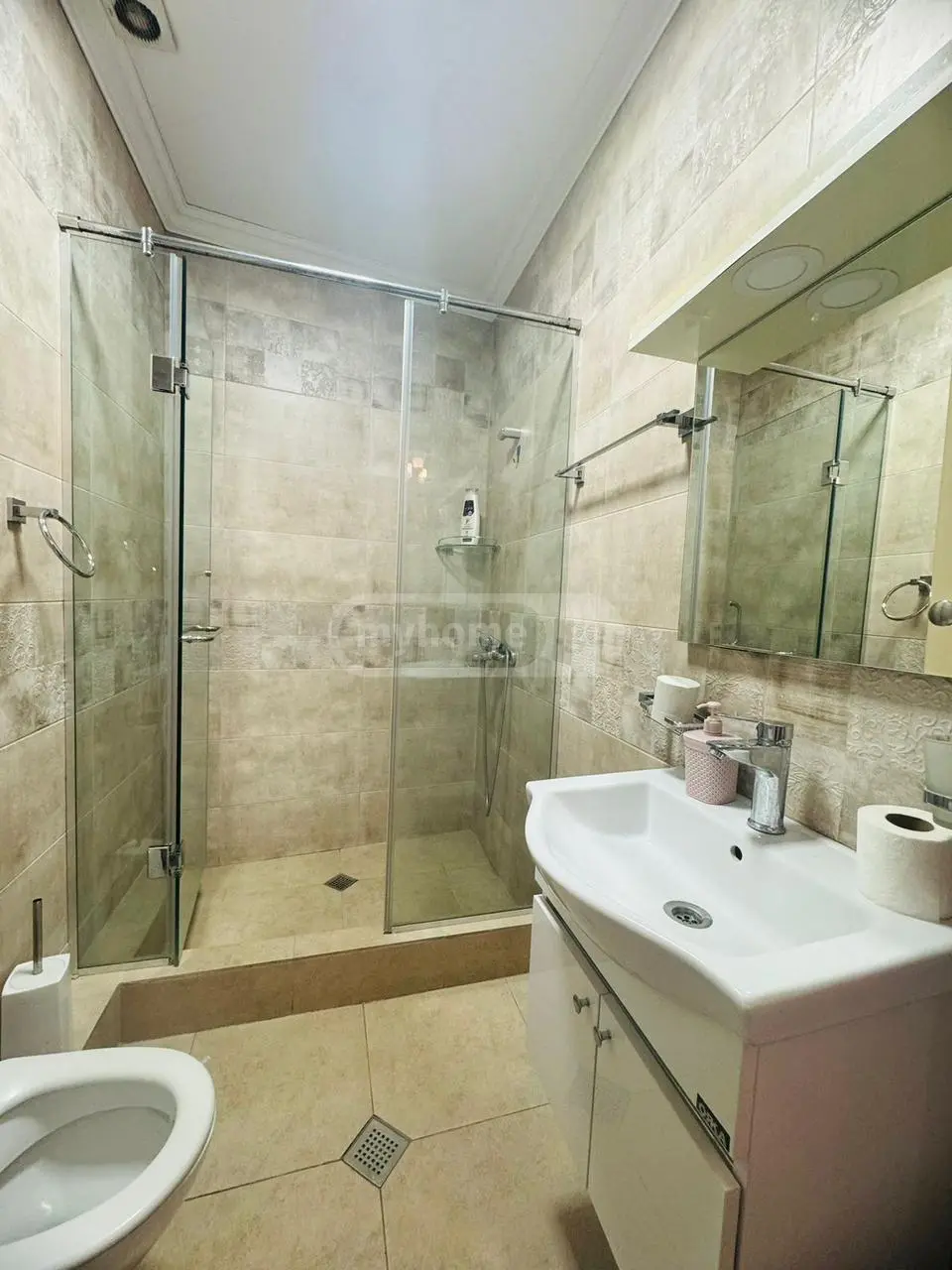  Продается 3 комнатная  Квартира в Сабуртало  на пл. Саакадзе 