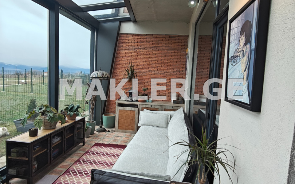  იყიდება 256 m² ფართობის საკუთარი სახლი თელავში