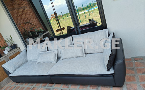  იყიდება 256 m² ფართობის საკუთარი სახლი თელავში