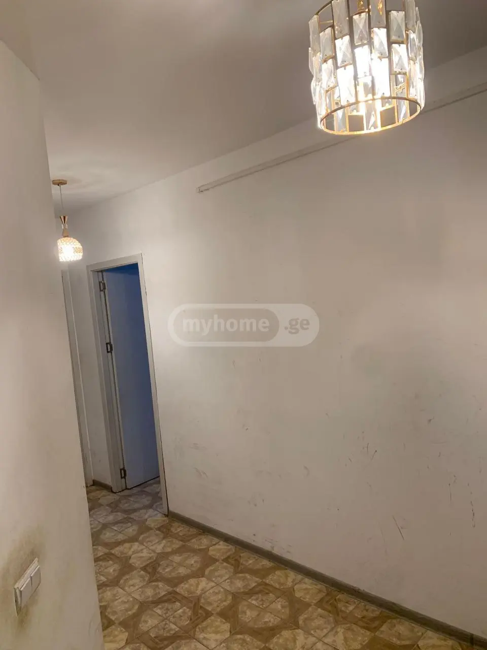  იყიდება 3 ოთახიანი  ბინა ისანში