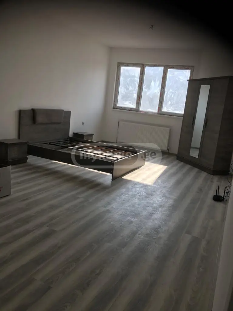  იყიდება 3 ოთახიანი  ბინა ისანში