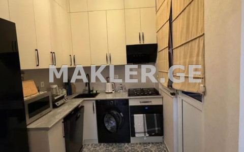  იყიდება 3 ოთახიანი  ბინა ვერაზე  ბარნოვის ჩიხში 