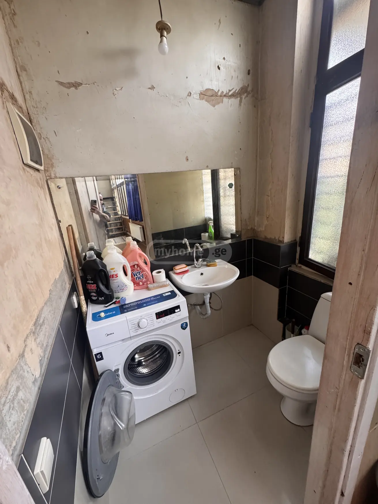  იყიდება 5 ოთახიანი  ბინა სოლოლაკში (ძველ თბილისში)  საიათნოვას ქუჩაზე 