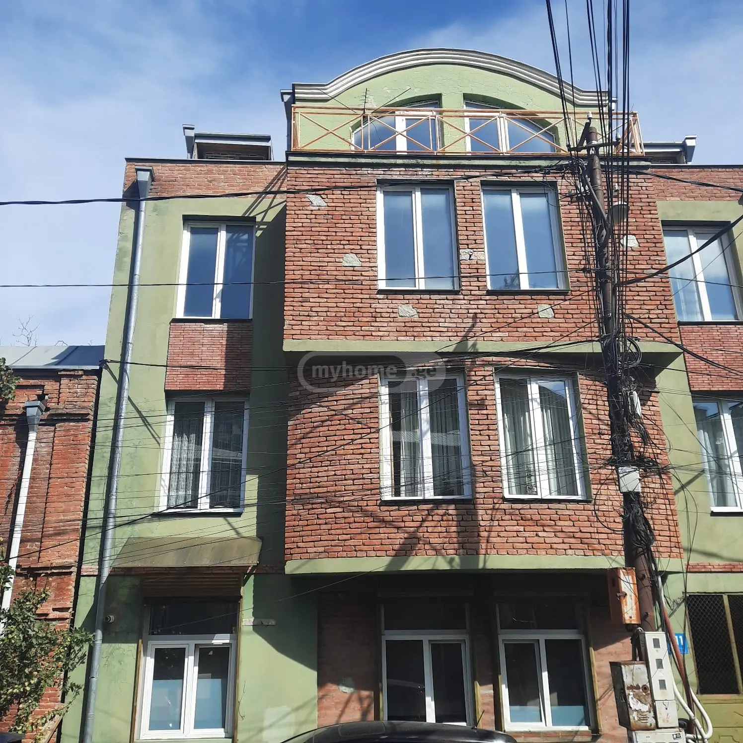  Продается 5 комнатная  Квартира на Вера  на ул. Гуниа 