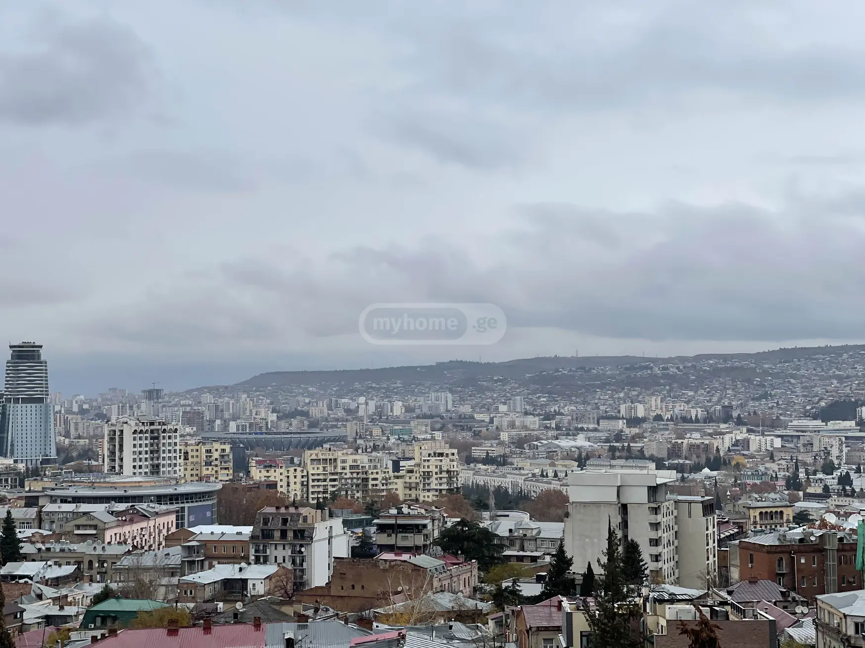  Продается 5 комнатная  Квартира на Вера  на ул. Гуниа 