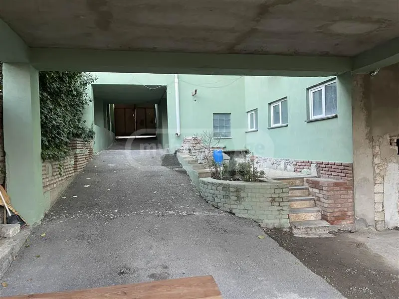  Продается 5 комнатная  Квартира на Вера  на ул. Гуниа 