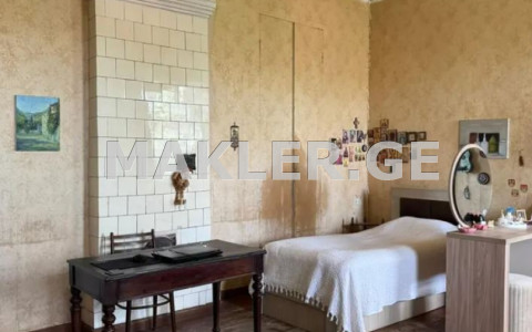  Продается 5 комнатная  Квартира в Абанотубани (Старый Тбилиси)  на ул. Гришашвили 