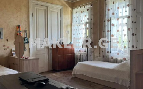  Продается 5 комнатная  Квартира в Абанотубани (Старый Тбилиси)  на ул. Гришашвили 