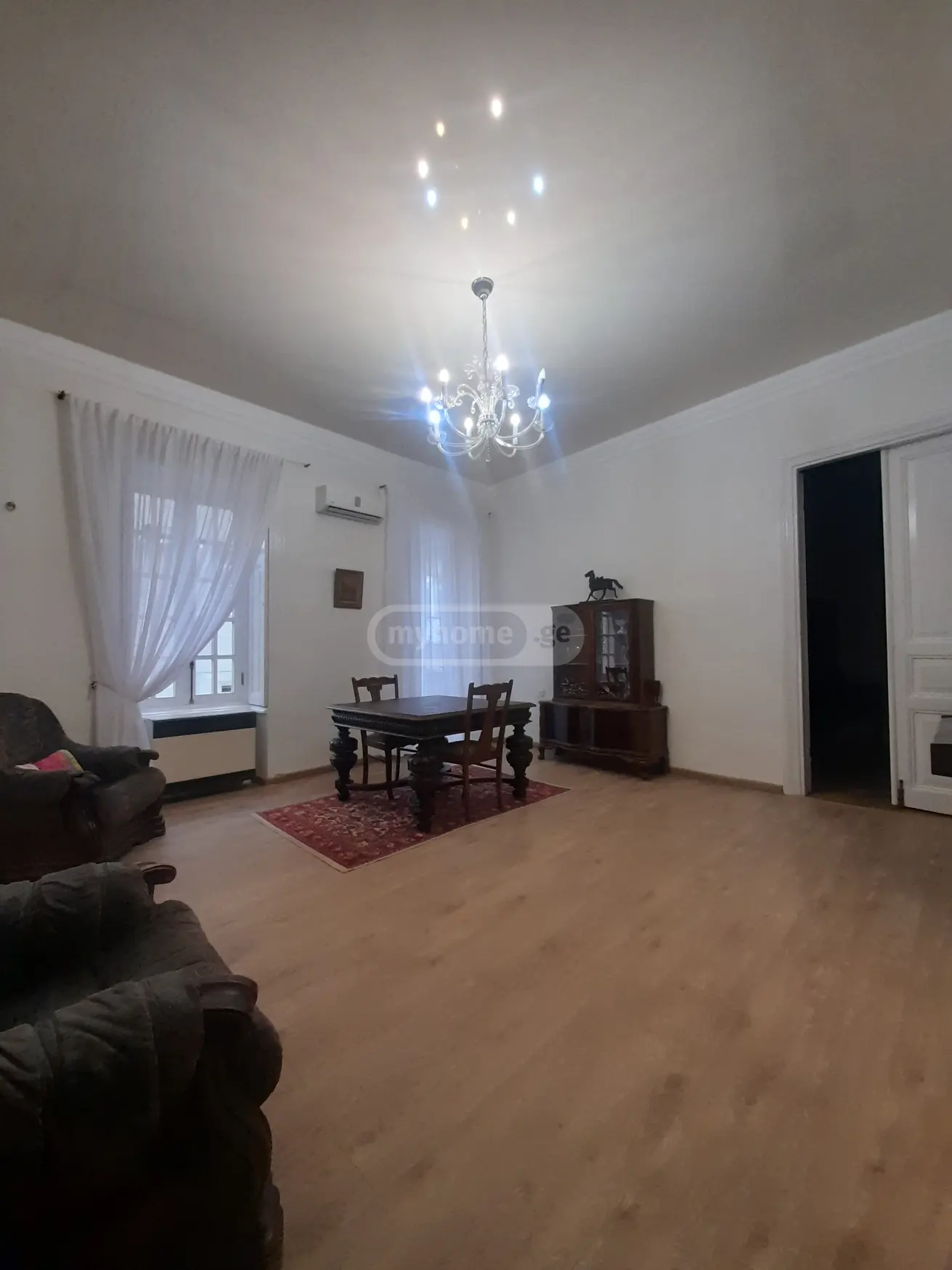  Продается 3 комнатная  Квартира в Навтлуги  на ул. Татишвили 