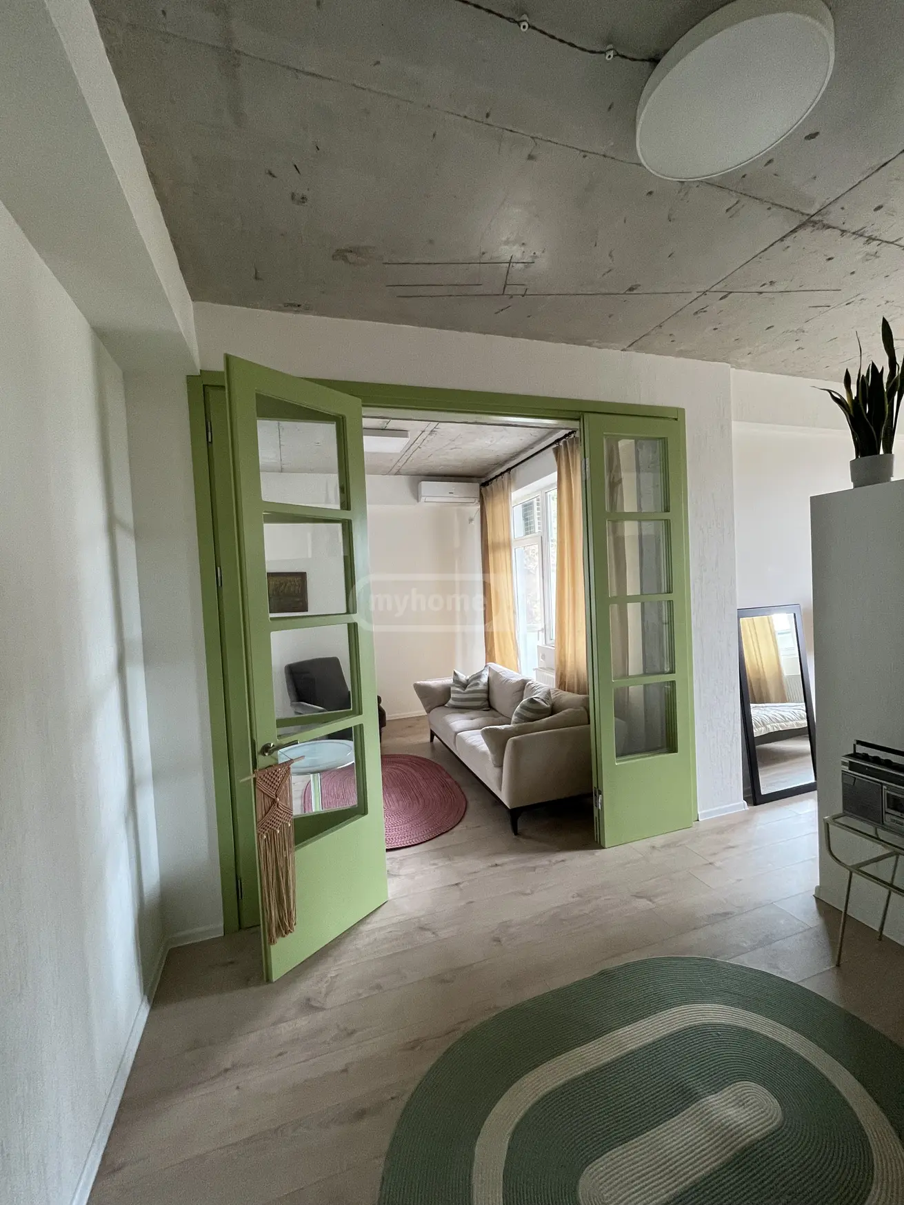  Сдаётся 2 комнатная  Квартира в Ваке  на ул. Шатберашвили 