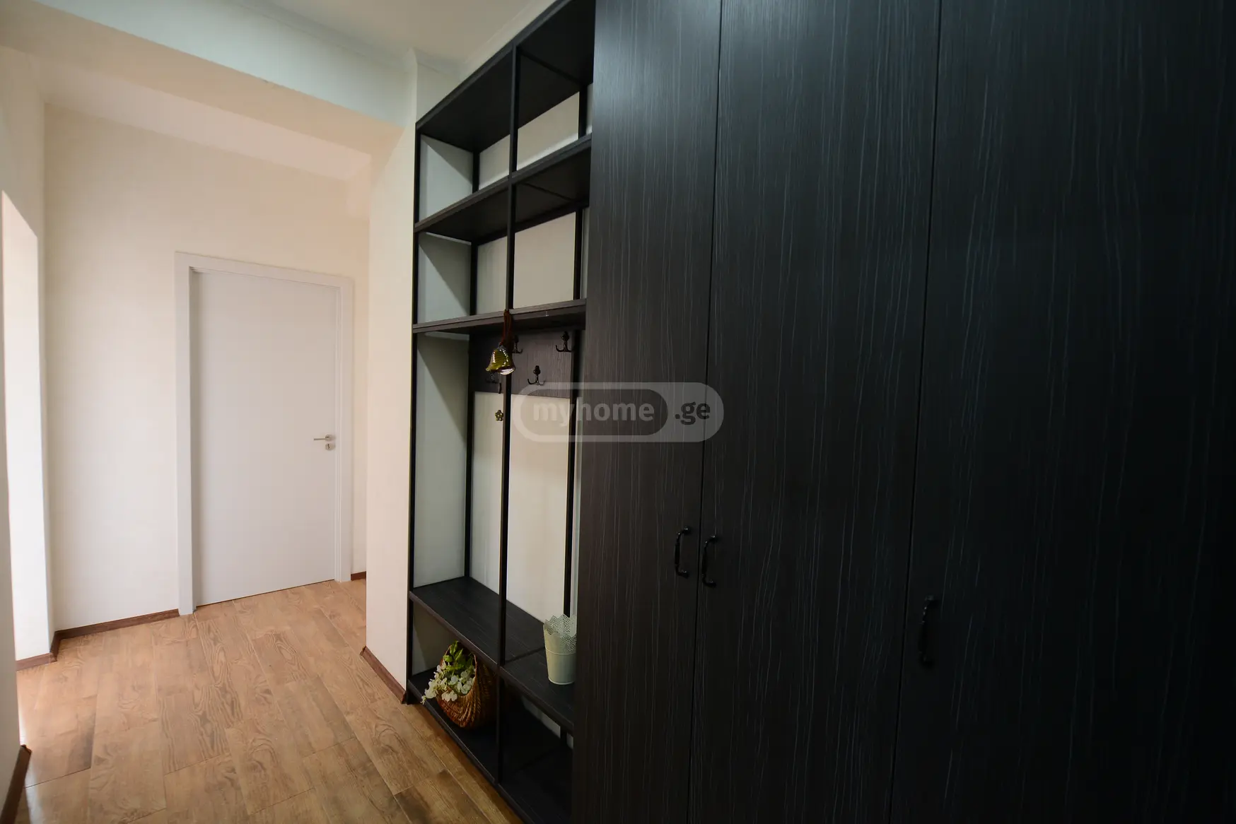  იყიდება 2 ოთახიანი  ბინა საბურთალოზე  მინდელის ქუჩაზე 