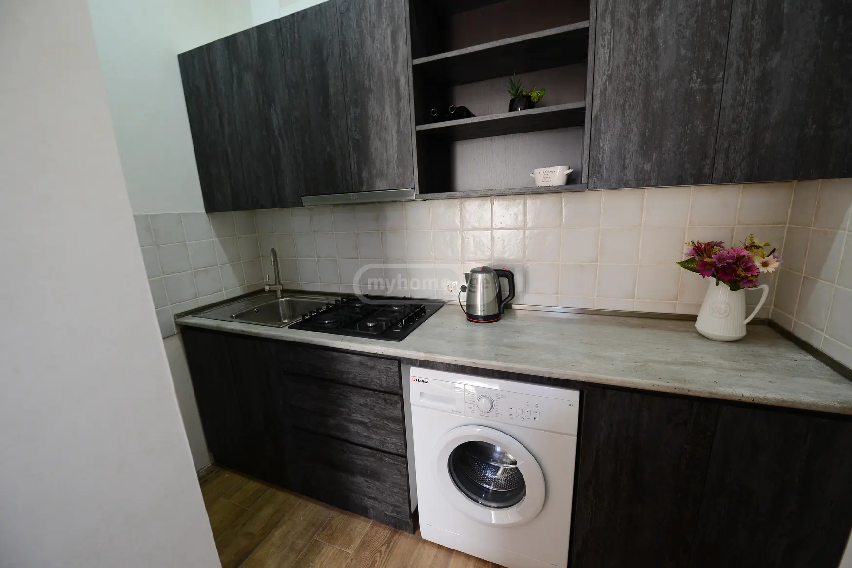  იყიდება 2 ოთახიანი  ბინა საბურთალოზე  მინდელის ქუჩაზე 