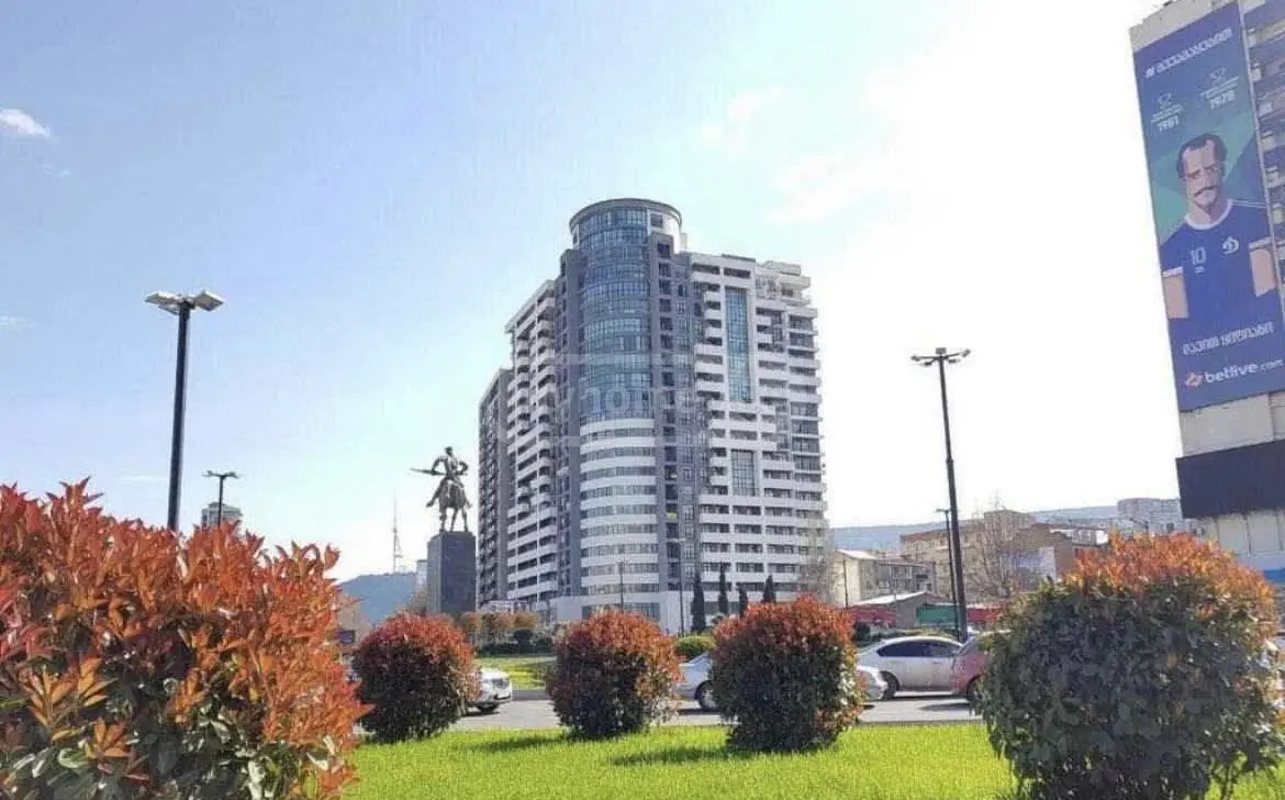  ქირავდება 2 ოთახიანი  ბინა საბურთალოზე  სააკაძის მოედანზე 