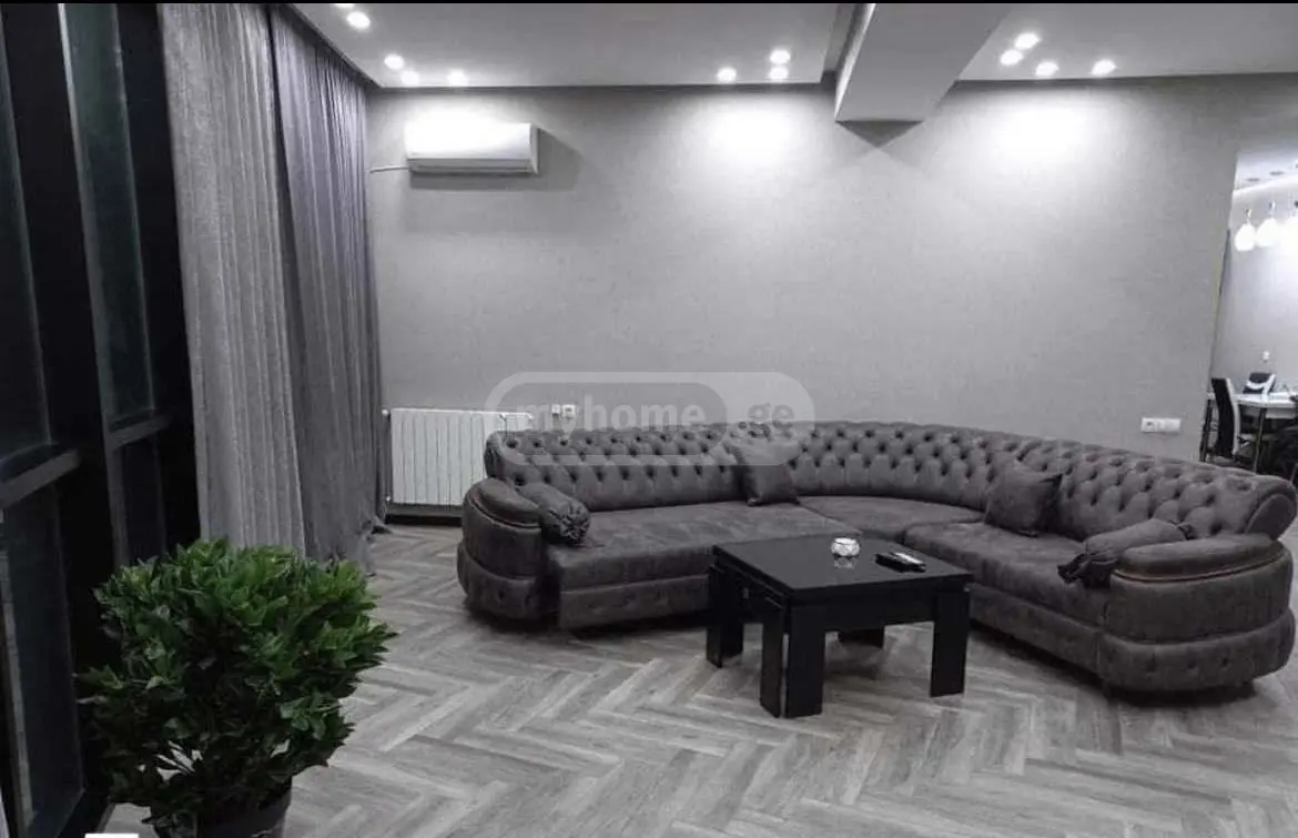  ქირავდება 2 ოთახიანი  ბინა საბურთალოზე  სააკაძის მოედანზე 