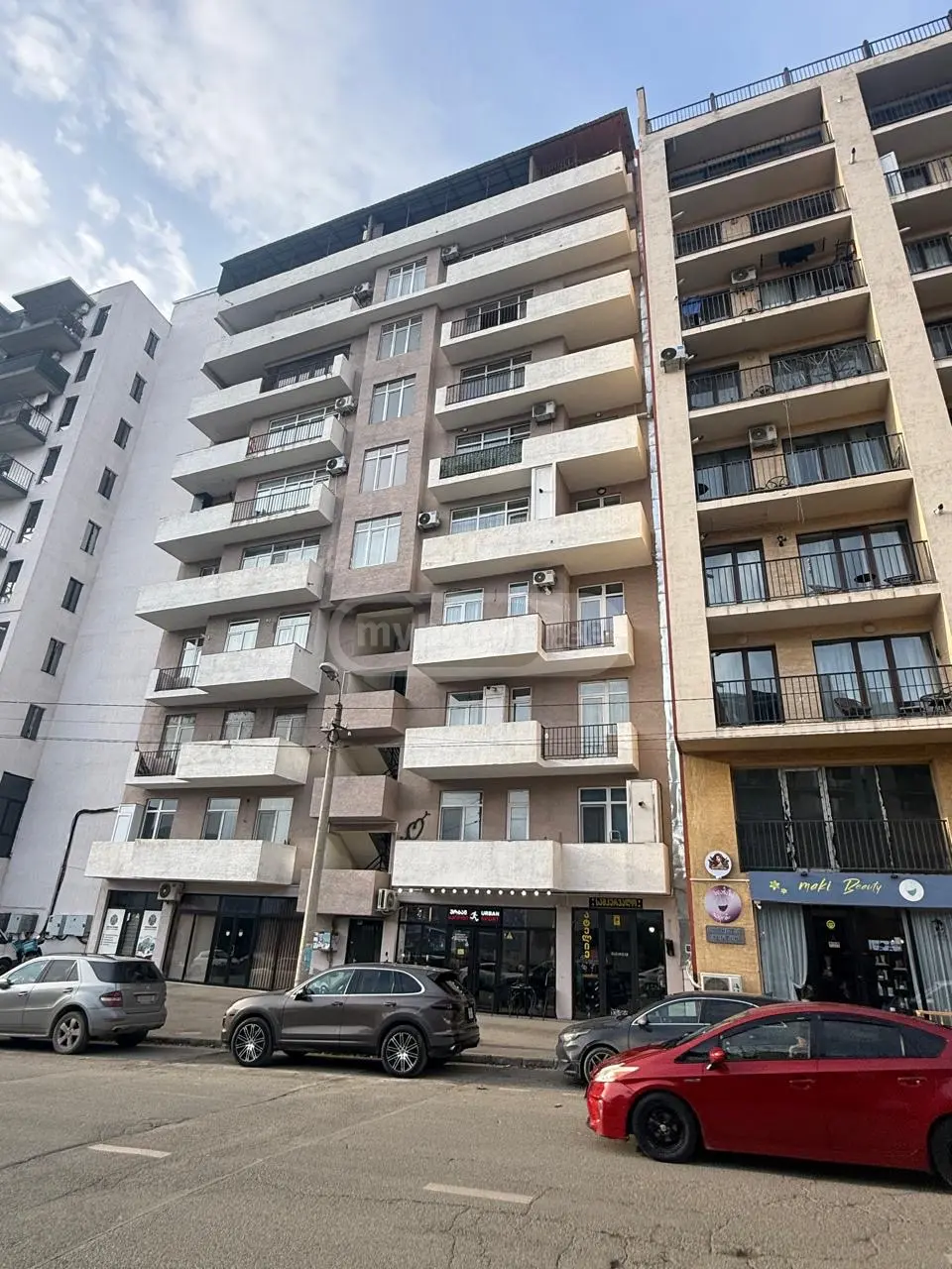  იყიდება 4 ოთახიანი  ბინა ნუცუბიძის პლატოზე