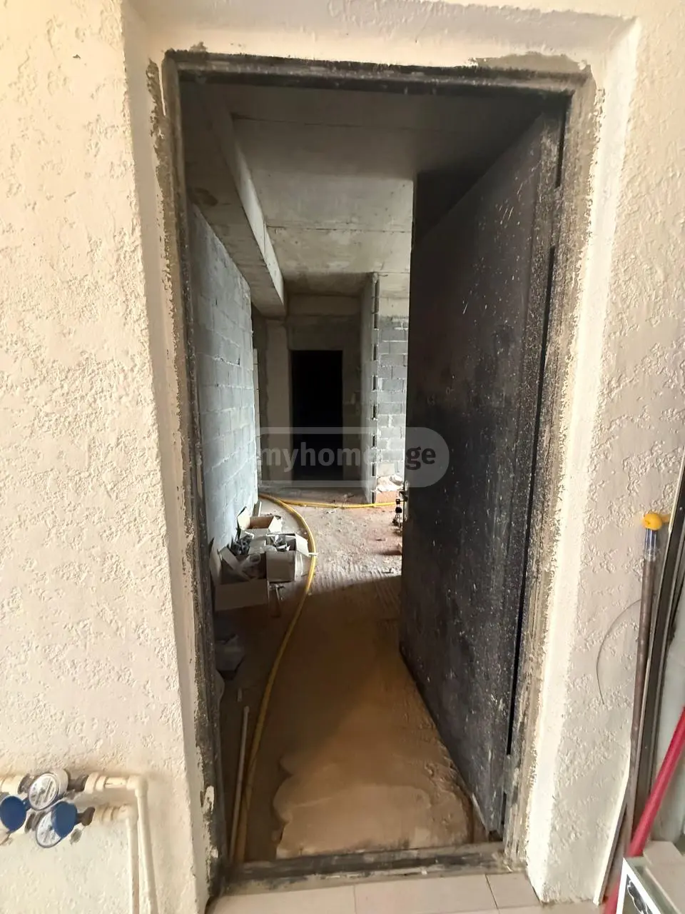  იყიდება 4 ოთახიანი  ბინა ნუცუბიძის პლატოზე