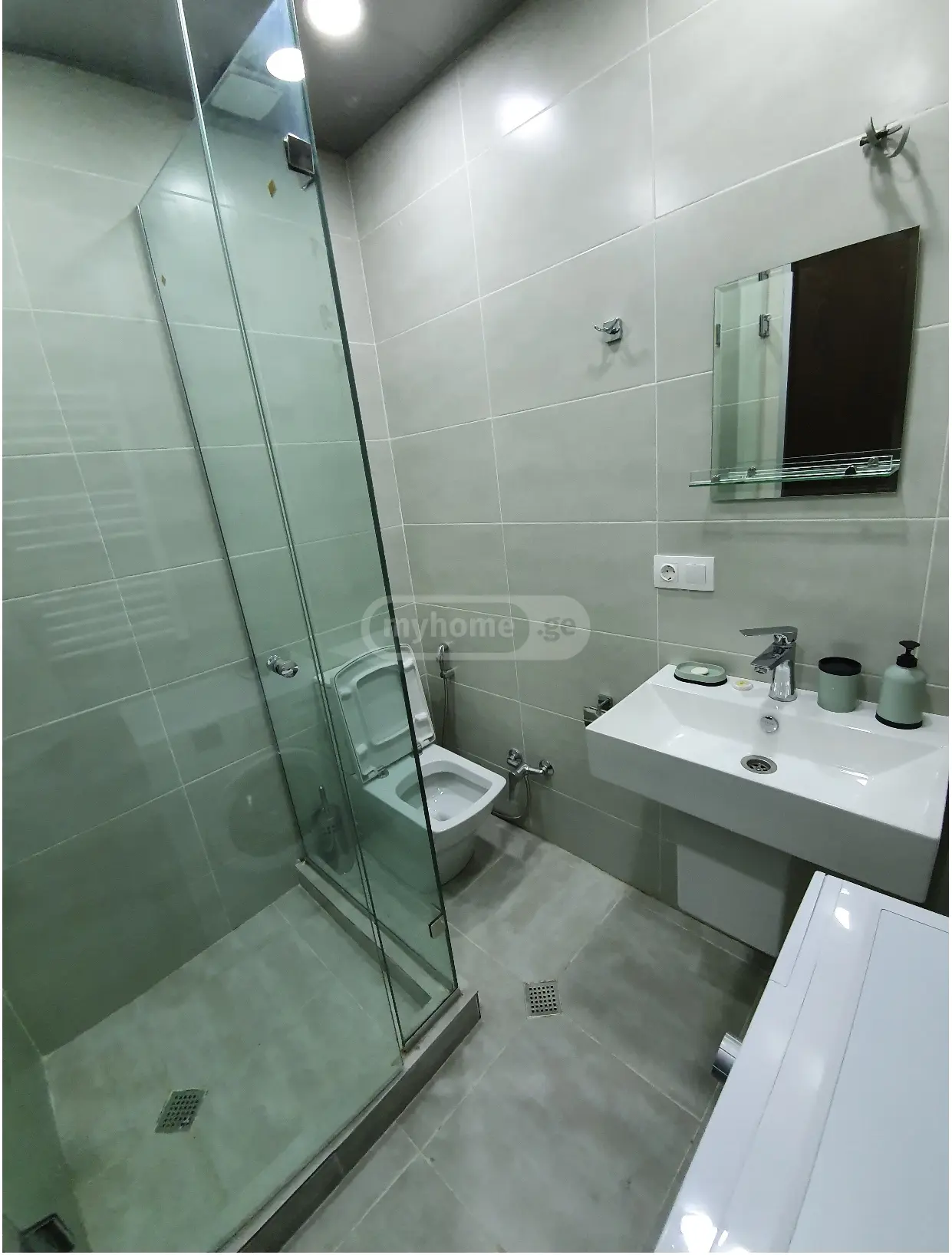  ქირავდება 2 ოთახიანი  ბინა საბურთალოზე  პეკინის გამზირზე 