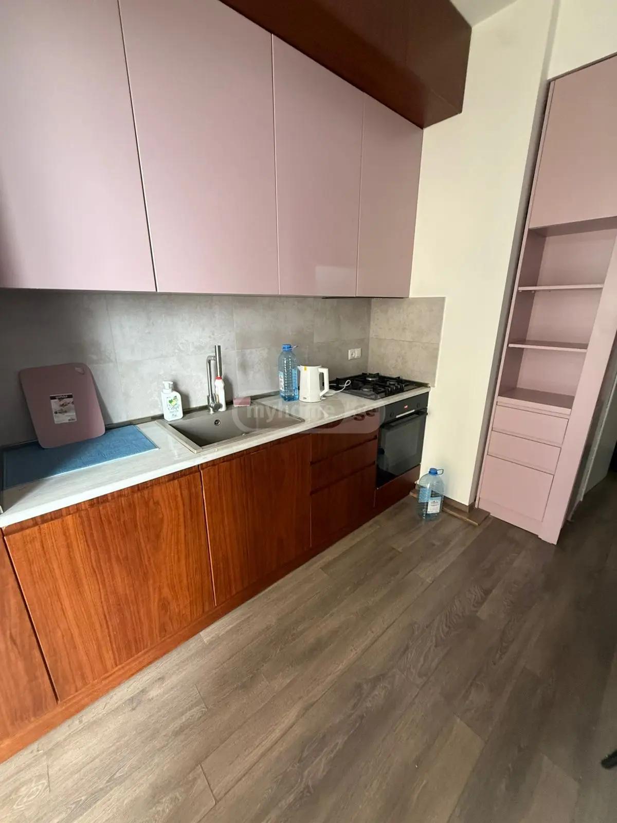  ქირავდება 2 ოთახიანი  ბინა საბურთალოზე  მიროტაძის ქუჩაზე 