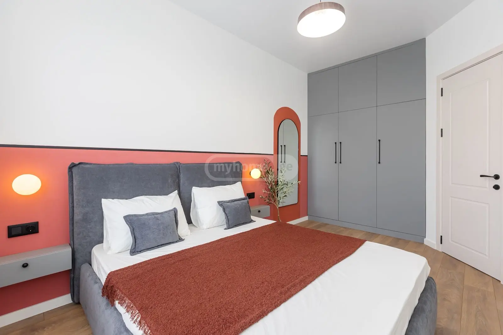  ქირავდება 2 ოთახიანი  ბინა საბურთალოზე  უნივერსიტეტის ქუჩაზე 