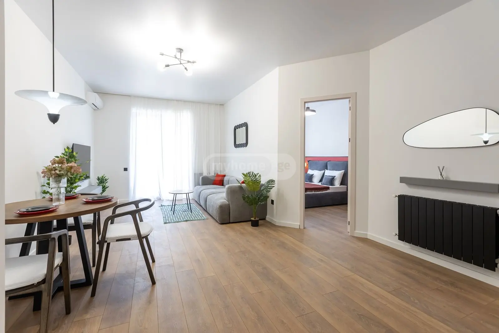  ქირავდება 2 ოთახიანი  ბინა საბურთალოზე  უნივერსიტეტის ქუჩაზე 