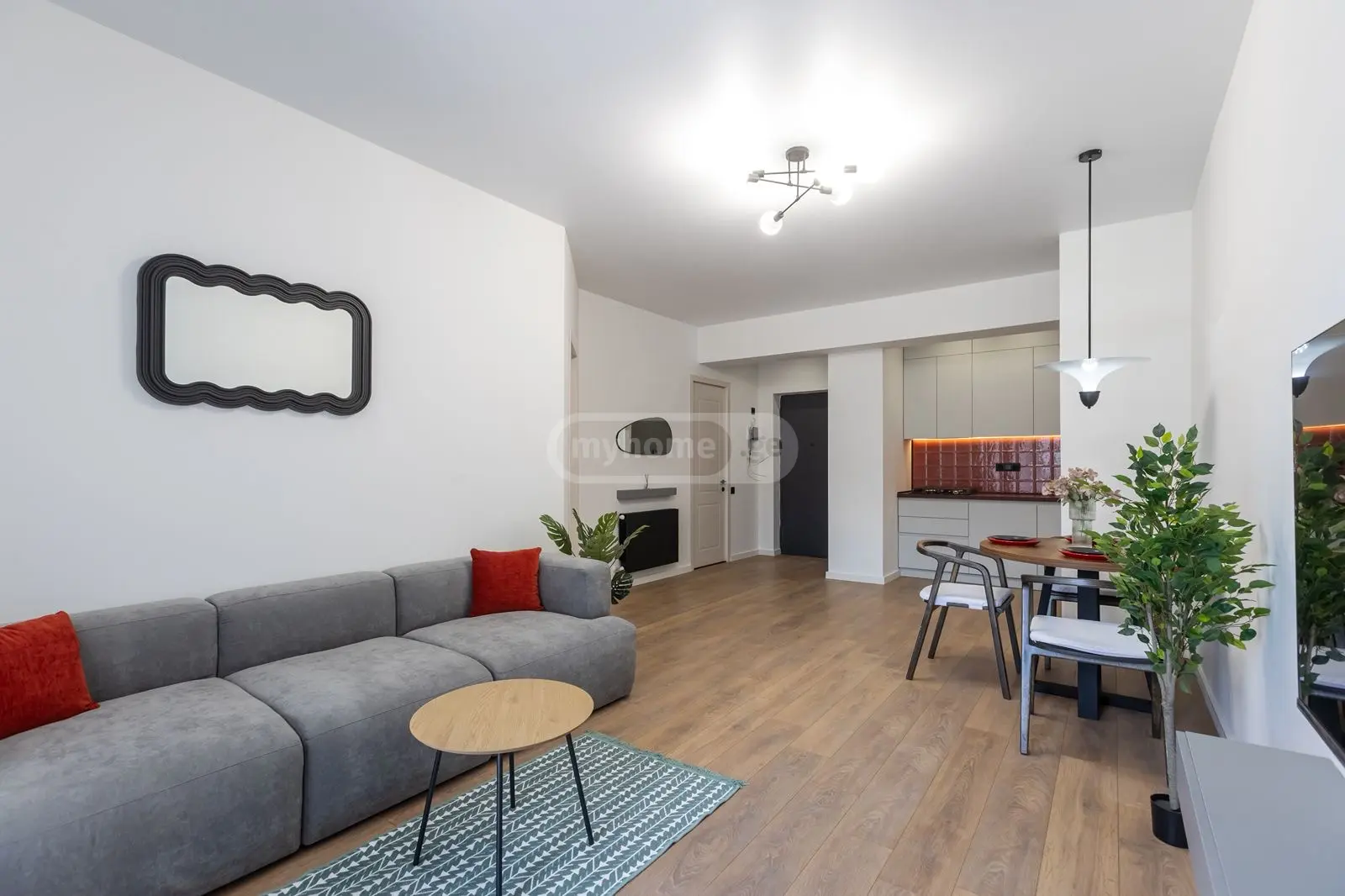  ქირავდება 2 ოთახიანი  ბინა საბურთალოზე  უნივერსიტეტის ქუჩაზე 