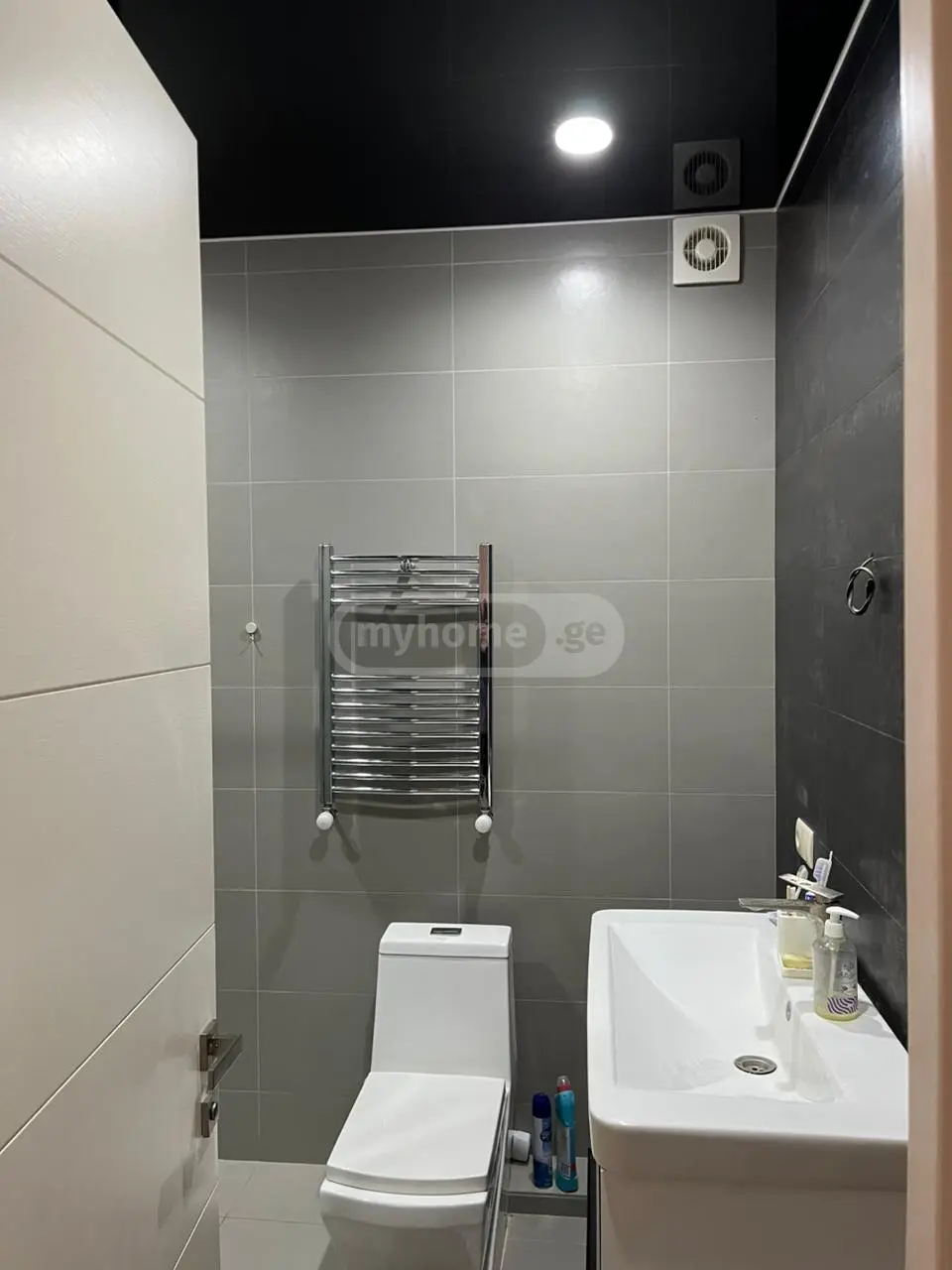  ქირავდება 2 ოთახიანი  ბინა საბურთალოზე  ბახტრიონის ქუჩაზე 