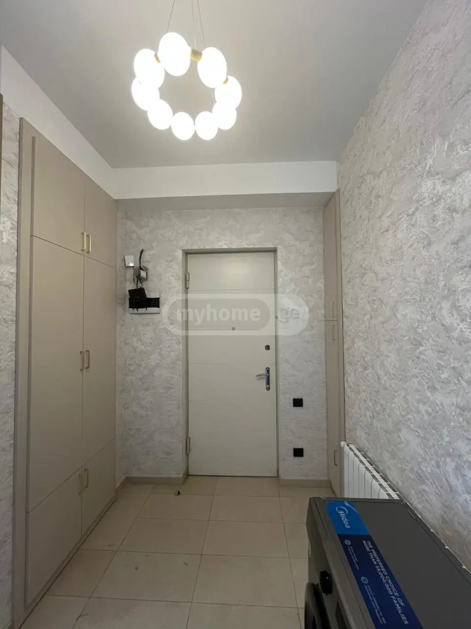  ქირავდება 2 ოთახიანი  ბინა საბურთალოზე  ბახტრიონის ქუჩაზე 