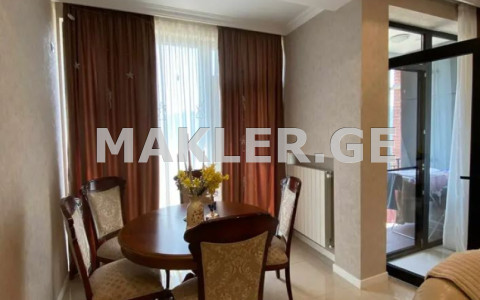  იყიდება 3 ოთახიანი  ბინა ვაკეში  ხომლის ქუჩაზე 