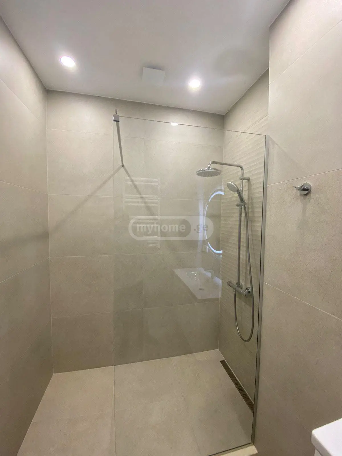  Сдаётся 2 комнатная  Квартира в Сабуртало  на ул. Университетская 