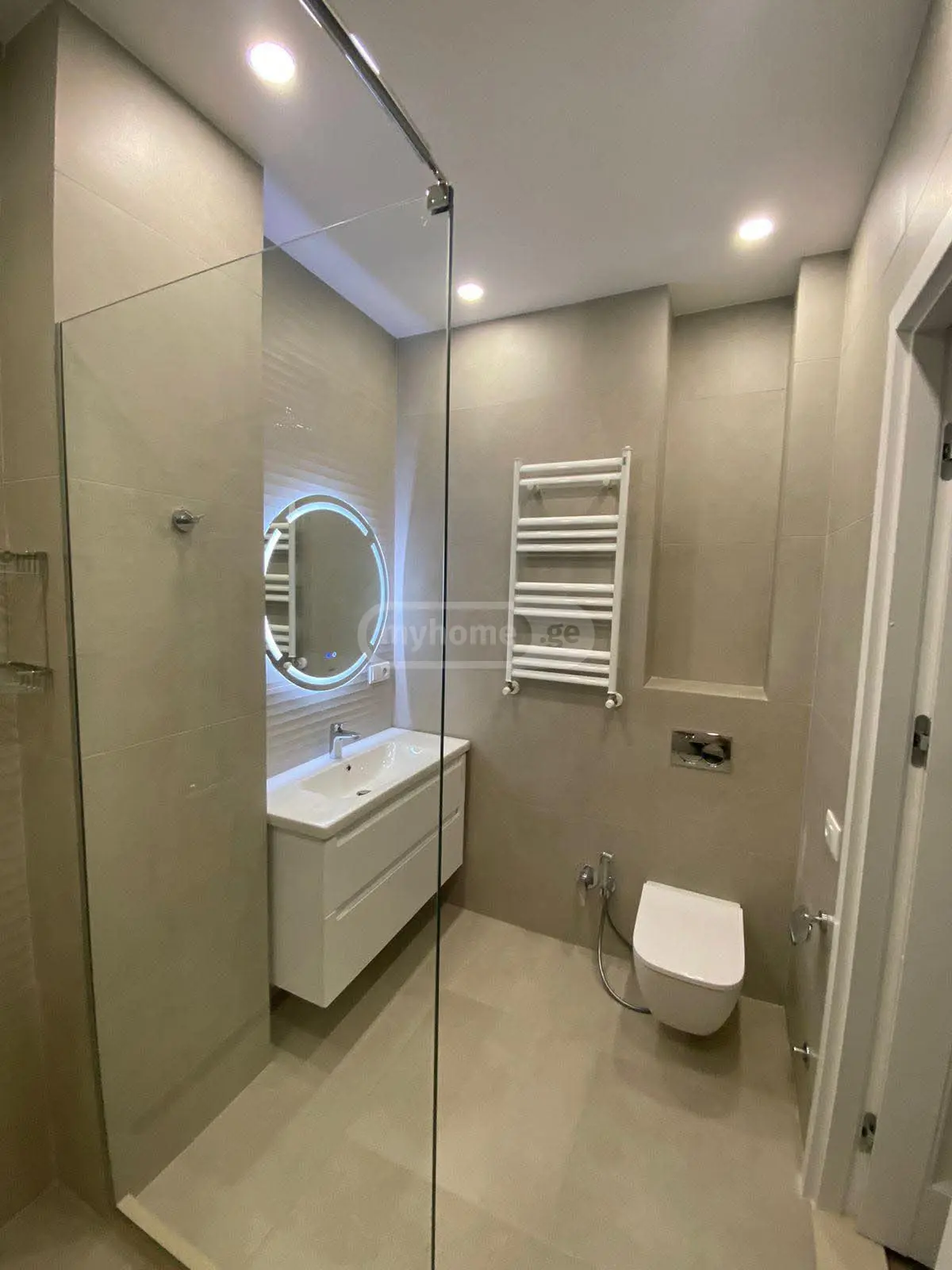  Сдаётся 2 комнатная  Квартира в Сабуртало  на ул. Университетская 