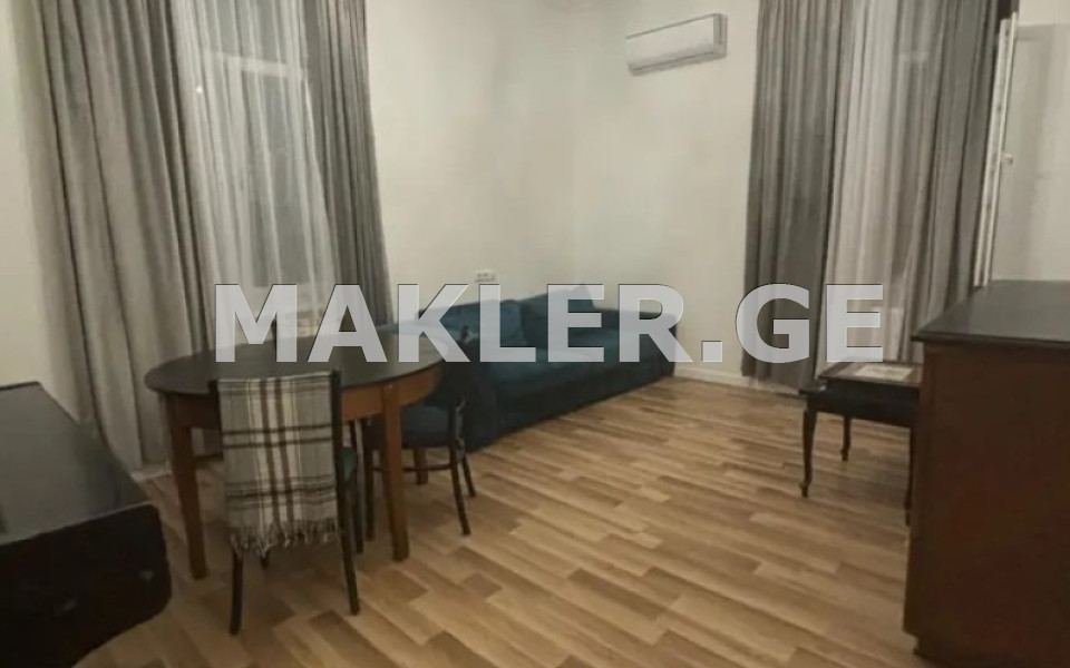  Satılık 2   Daire in Sololaki dist. (Old Tbilisi)  in R. Muskhelishvili st. 