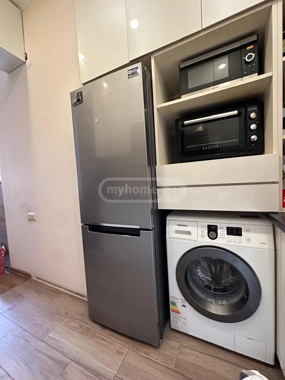  იყიდება 2 ოთახიანი  ბინა საბურთალოზე  მინდელის ქუჩაზე 