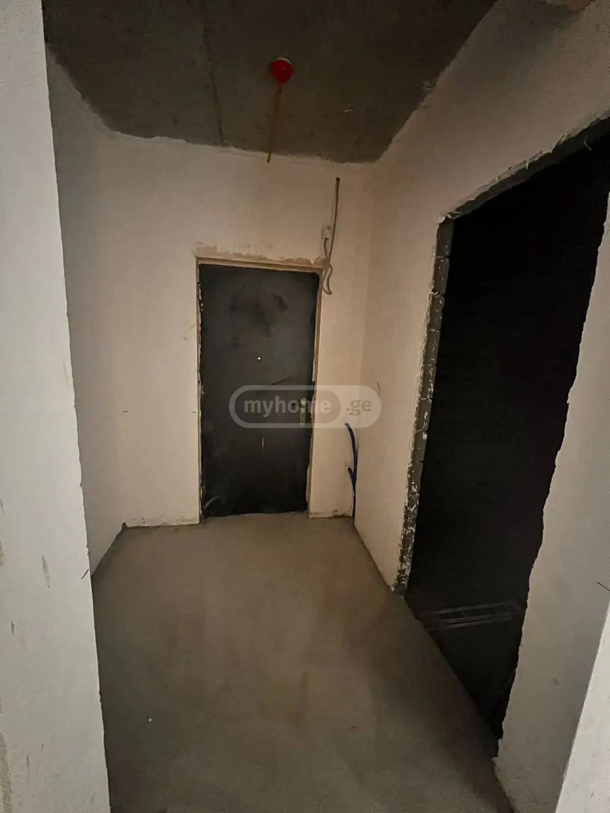  იყიდება 2 ოთახიანი  ბინა საბურთალოზე  გაგარინის ქუჩაზე 