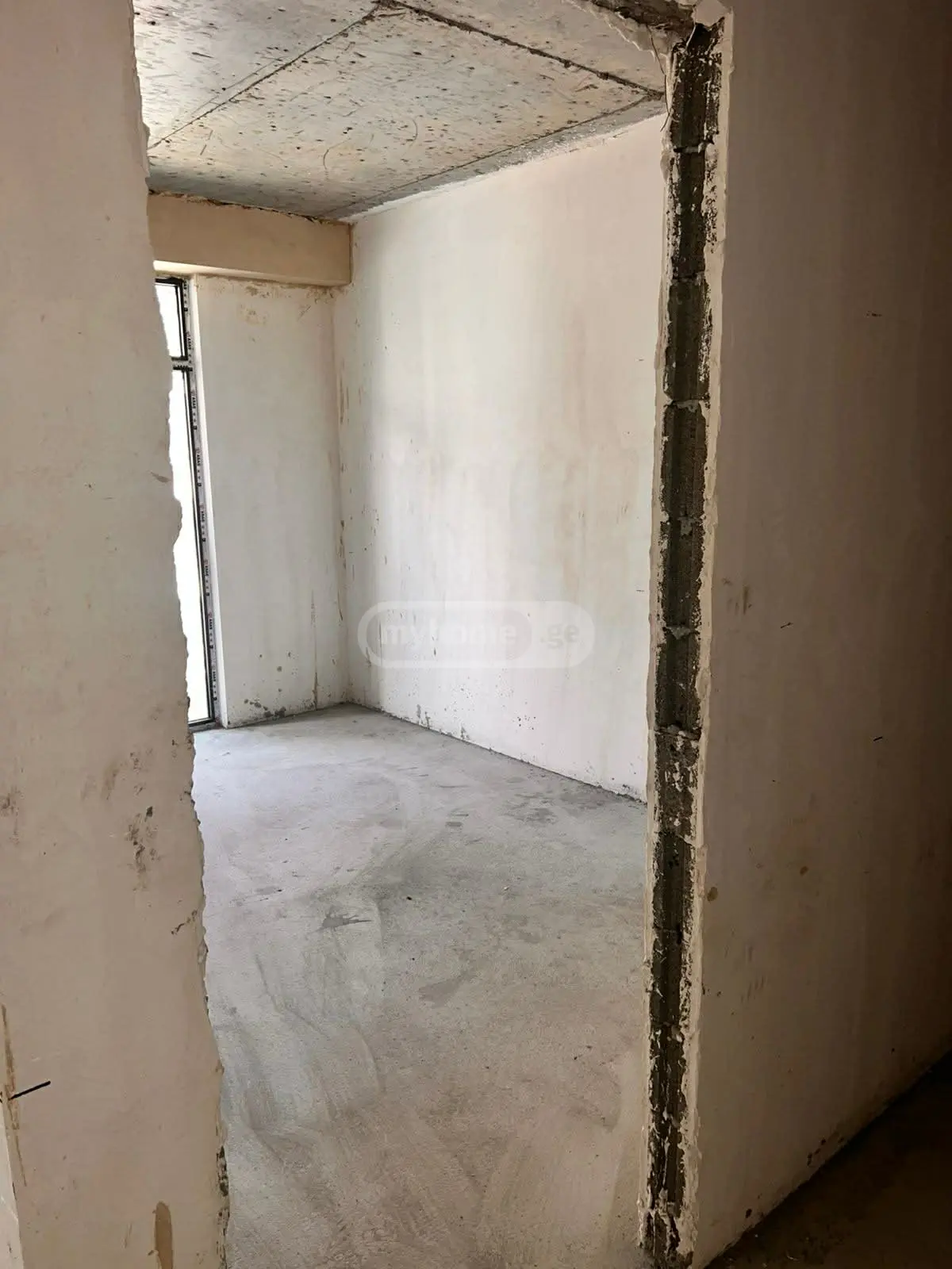  იყიდება 2 ოთახიანი  ბინა საბურთალოზე  გაგარინის ქუჩაზე 