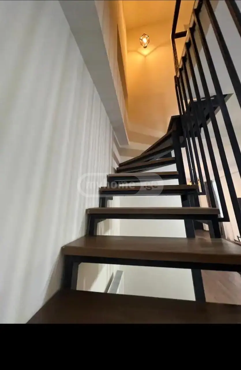  For Rent 4 room  Apartment in Mtatsminda dist. (Old Tbilisi)  in Atoneli st. 