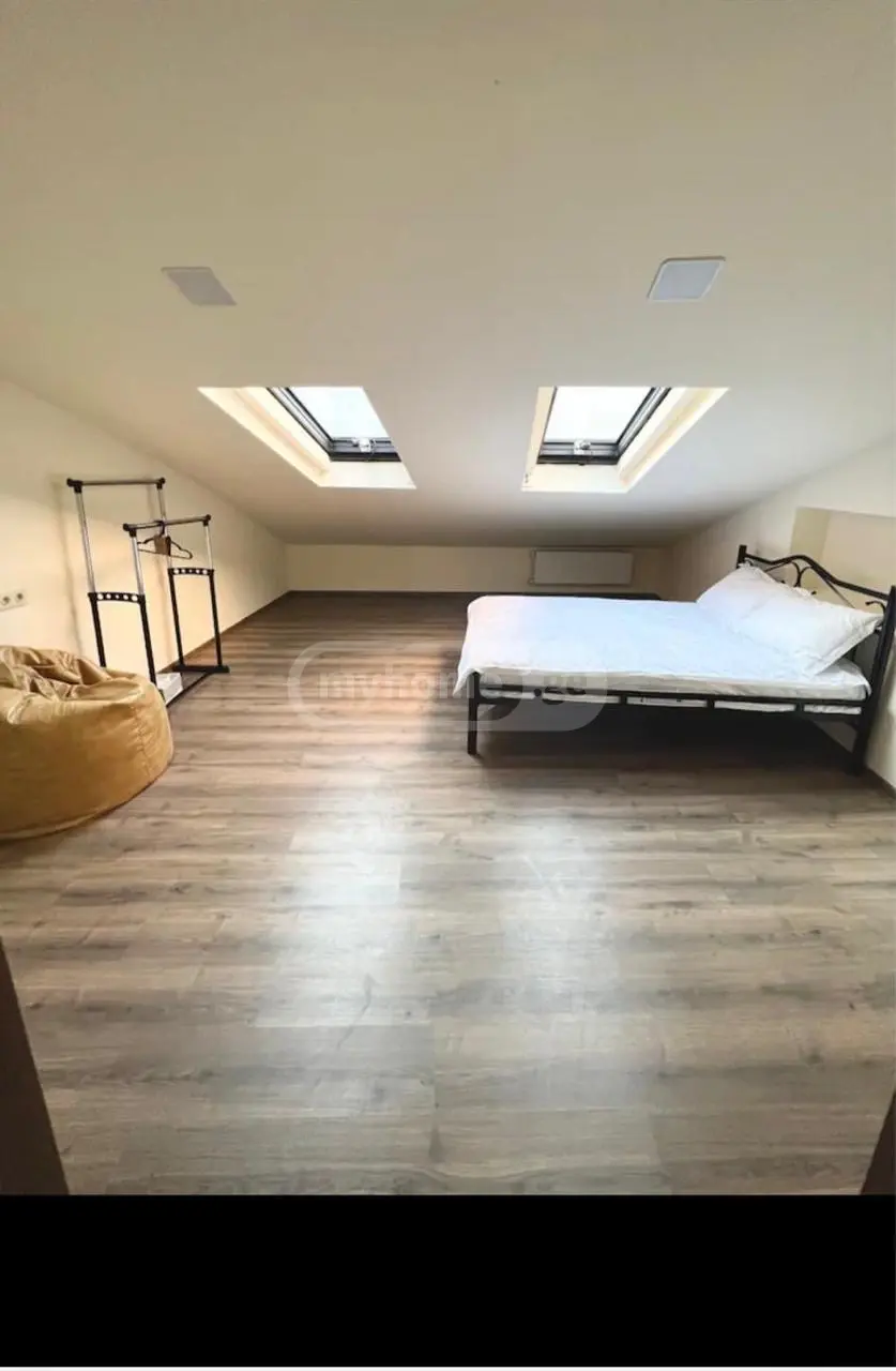  ქირავდება 4 ოთახიანი  ბინა მთაწმინდაზე (ძველ თბილისში)  ათონელის ქუჩაზე 