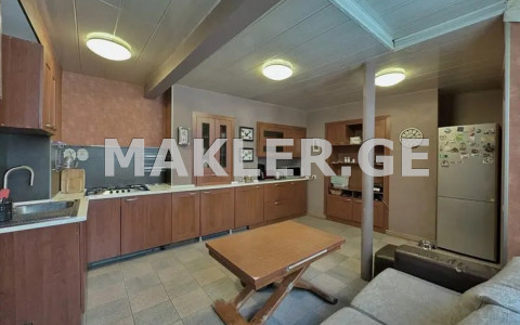  Продается 3 комнатная  Квартира на Мтацминда  (Старый Тбилиси)  на ул. Бр. Какабадзе 