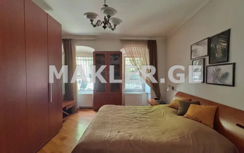  Продается 3 комнатная  Квартира на Мтацминда  (Старый Тбилиси)  на ул. Бр. Какабадзе 