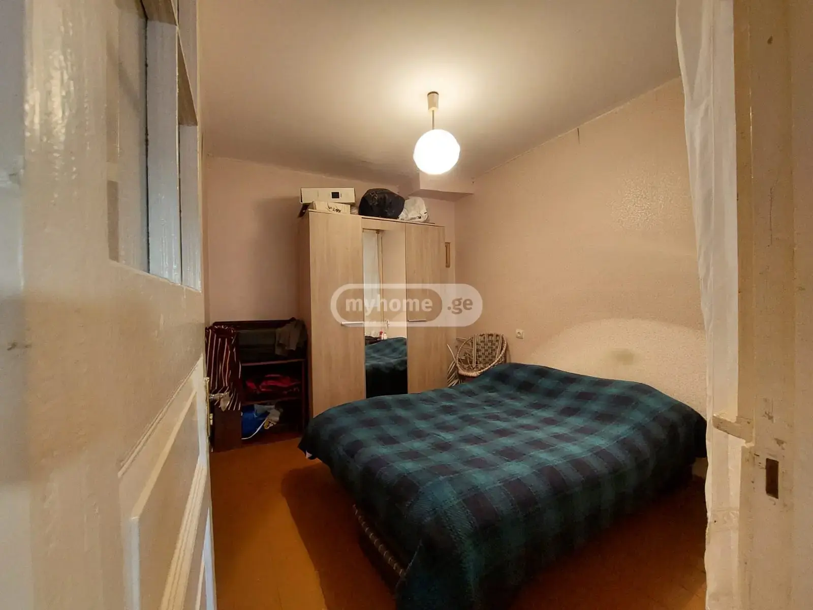  იყიდება 3 ოთახიანი  ბინა სოლოლაკში (ძველ თბილისში)  იაშვილის ქუჩაზე 