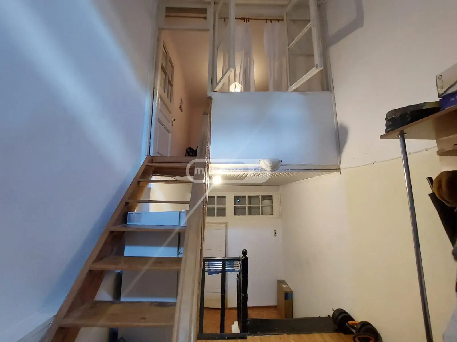  იყიდება 3 ოთახიანი  ბინა სოლოლაკში (ძველ თბილისში)  იაშვილის ქუჩაზე 