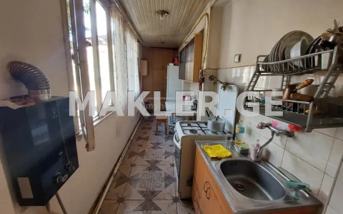  Продается 3 комнатная  Квартира в Сололаки (Старый Тбилиси)  на ул. Иашвили 