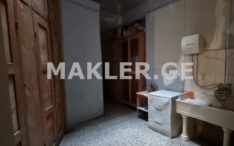  Satılık 8   Daire in Sololaki dist. (Old Tbilisi)  in Iashvili st. 