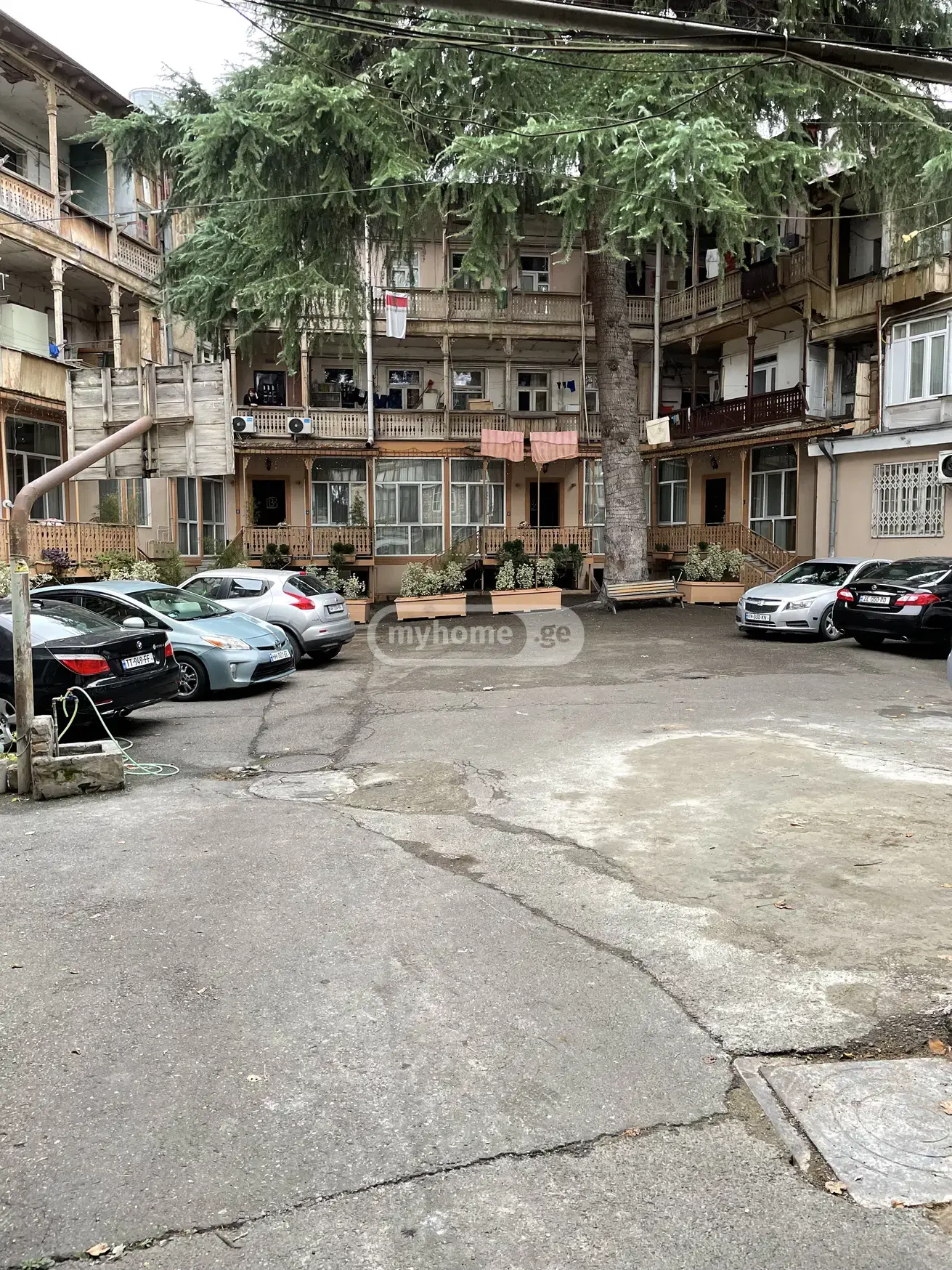  For Sale 4 room  Apartment in Sololaki dist. (Old Tbilisi)