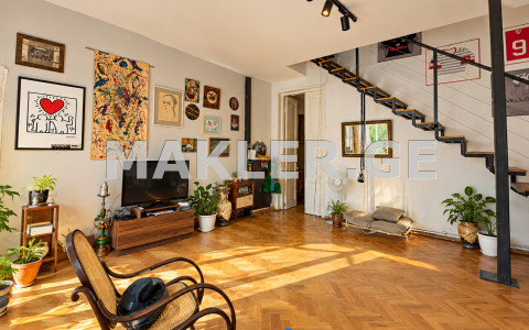  For Sale 3 room  Apartment in Sololaki dist. (Old Tbilisi)  in L. Asatiani st. 