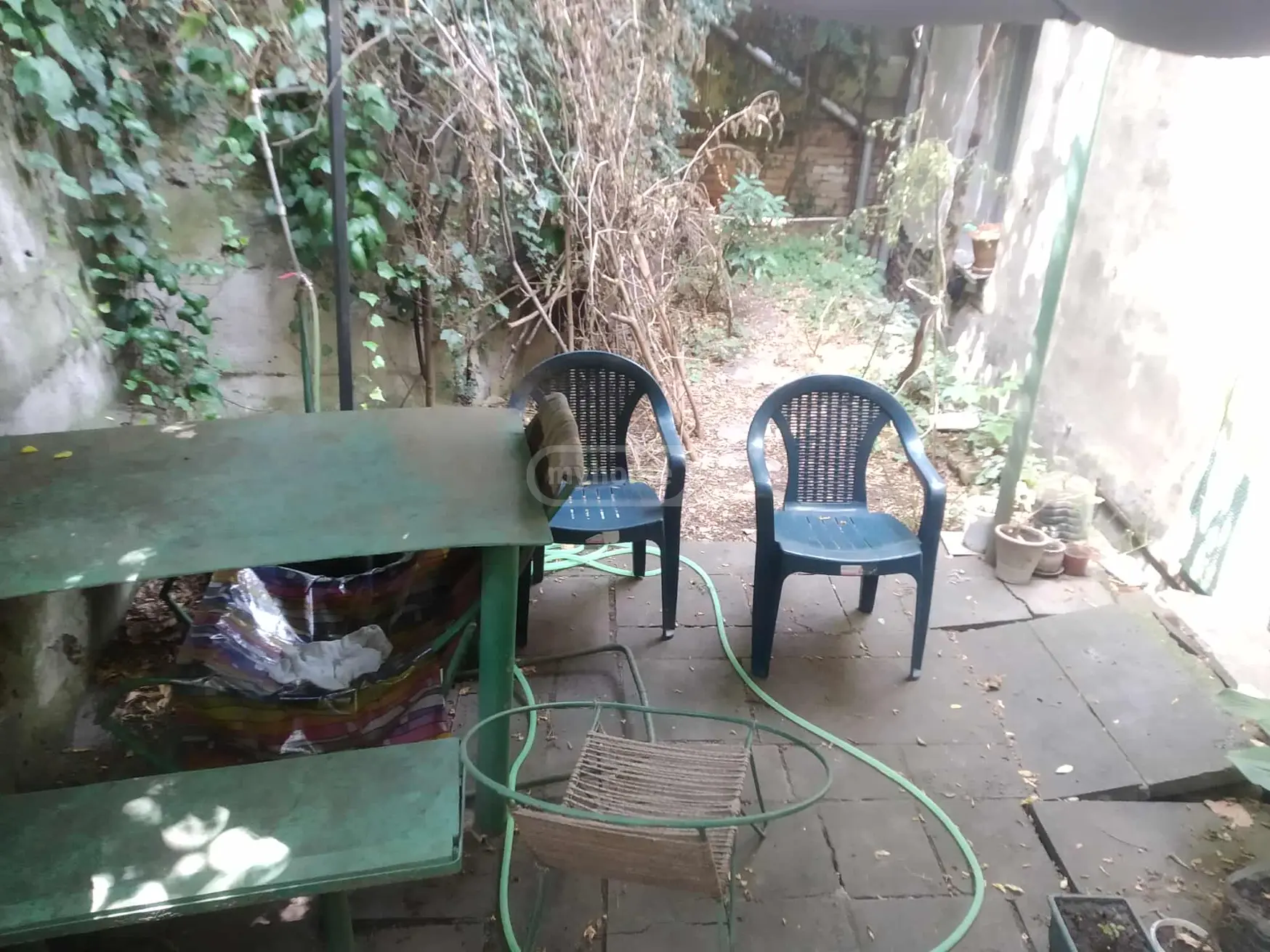  იყიდება 5 ოთახიანი  ბინა მთაწმინდაზე (ძველ თბილისში)  ამაღლების შესახვევში 