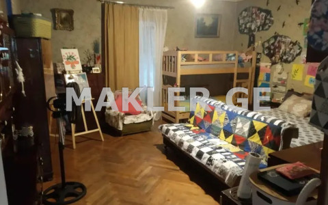  Продается 5 комнатная  Квартира на Мтацминда  (Старый Тбилиси)  в пов. Амаглеба 