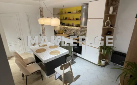  Продается 4 комнатная  Квартира в Ортачале  на ул. Горгасали 